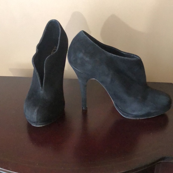 Shoes - Picture 2 of 5